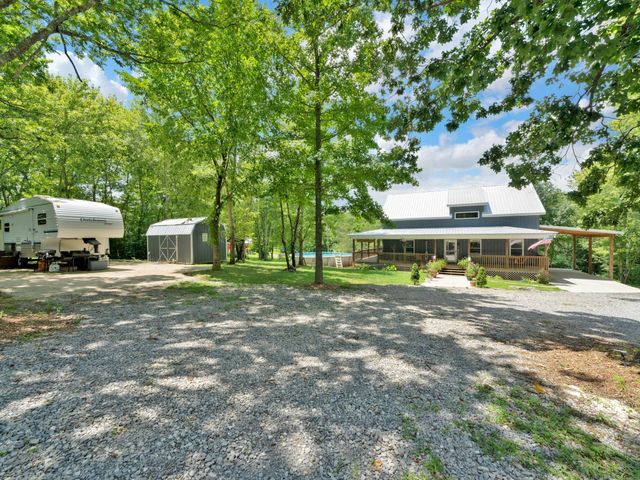 509 Iron Hill Rd, Burns, TN 37029