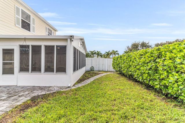 3911 Circle Lake Dr Drive, West Palm Beach, FL 33417