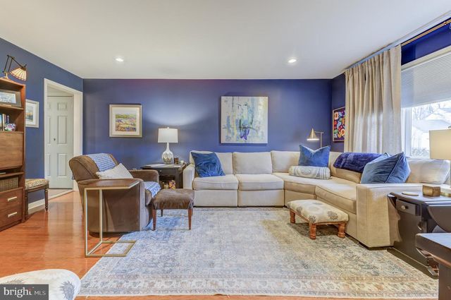 6 SPARROW CT, Ewing, NJ 08638