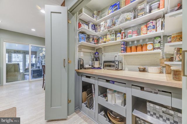 6 SPARROW CT, Ewing, NJ 08638