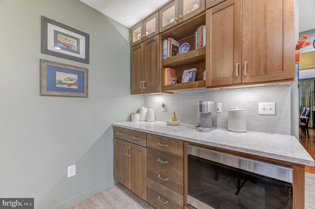 6 SPARROW CT, Ewing, NJ 08638