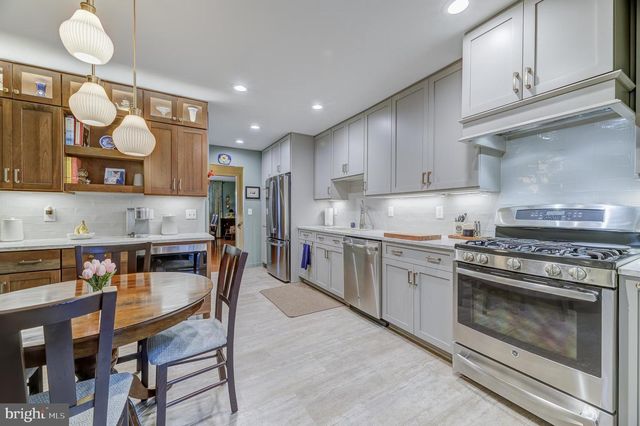 6 SPARROW CT, Ewing, NJ 08638