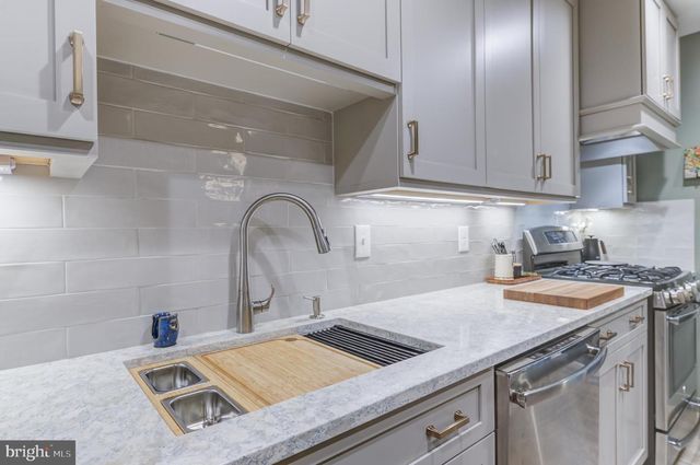 6 SPARROW CT, Ewing, NJ 08638