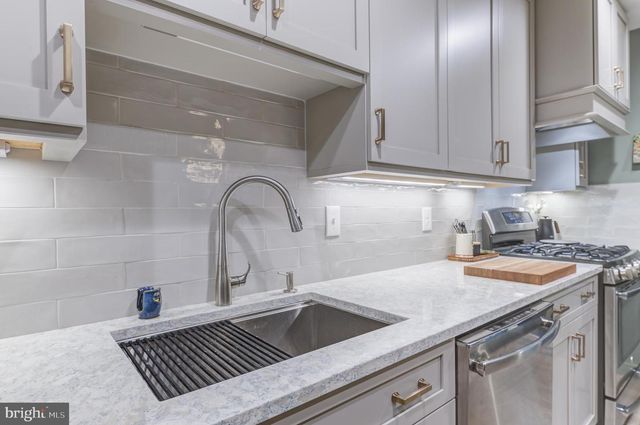 6 SPARROW CT, Ewing, NJ 08638