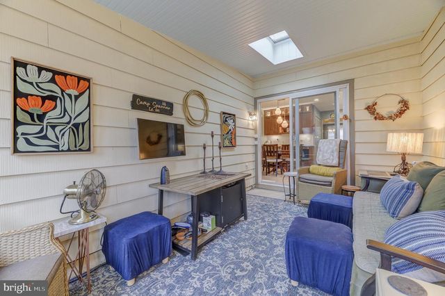 6 SPARROW CT, Ewing, NJ 08638