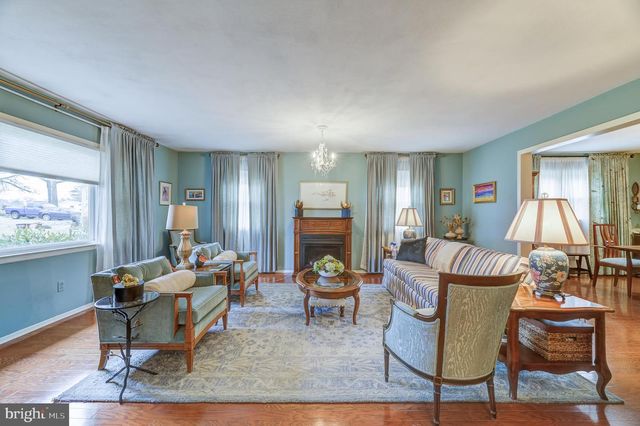 6 SPARROW CT, Ewing, NJ 08638