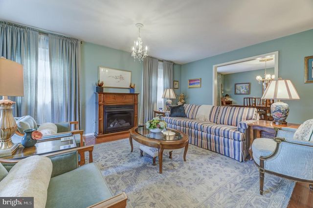 6 SPARROW CT, Ewing, NJ 08638