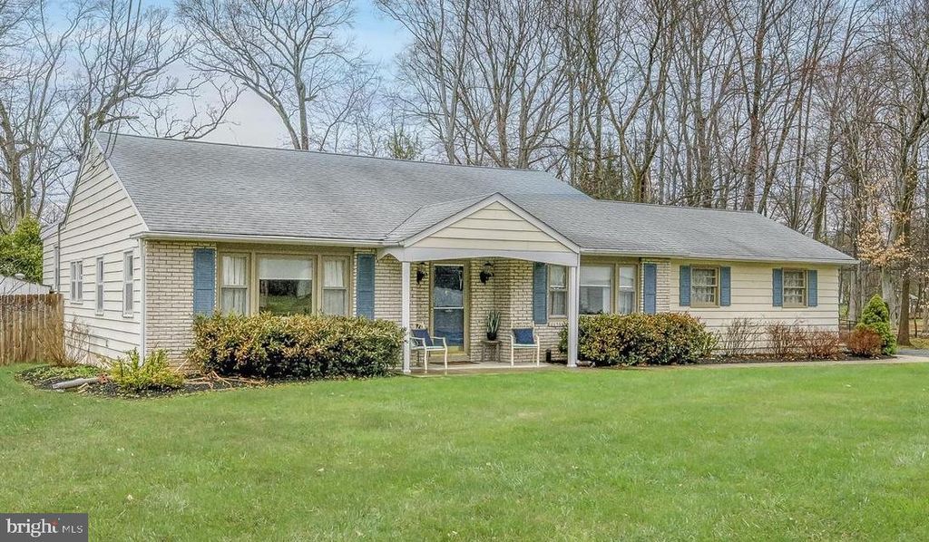 6 SPARROW CT, Ewing, NJ 08638