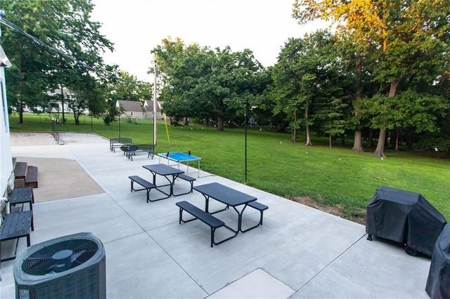 900 NE 47 Street, Kansas City, MO 64116