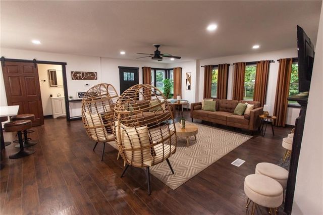 900 NE 47 Street, Kansas City, MO 64116