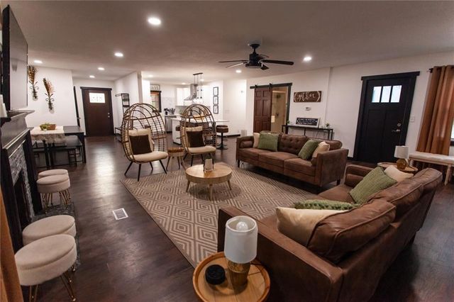 900 NE 47 Street, Kansas City, MO 64116