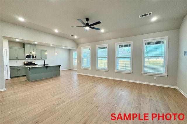 2732 Relaxation Avenue, Springdale, AR 72764