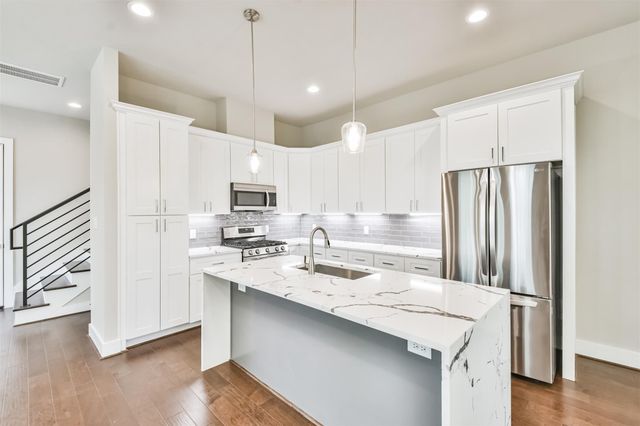 810 Mansfield Street, Houston, TX 77091