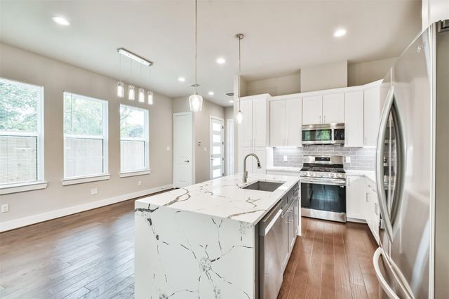 810 Mansfield Street, Houston, TX 77091
