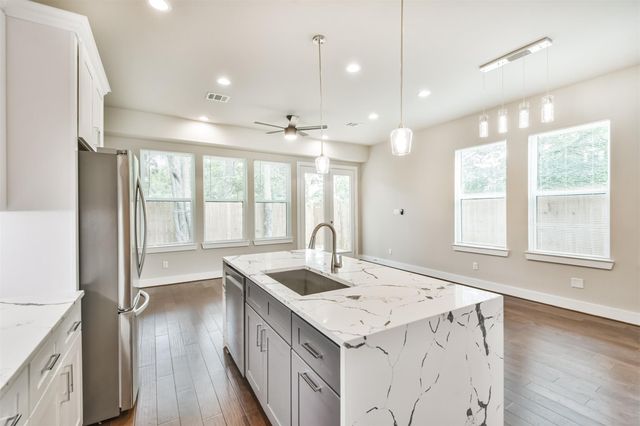 810 Mansfield Street, Houston, TX 77091