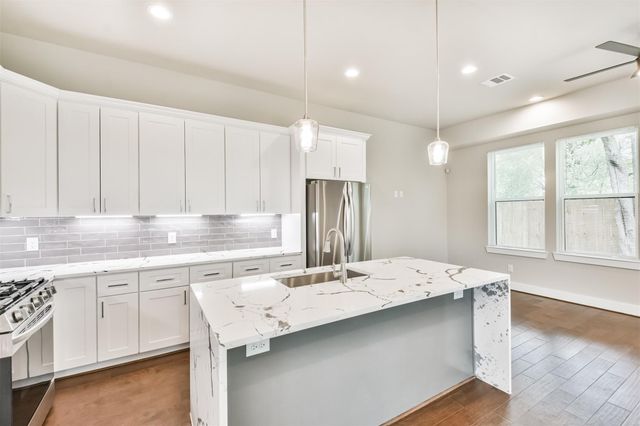 810 Mansfield Street, Houston, TX 77091
