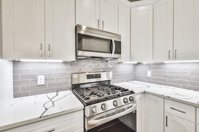 810 Mansfield Street, Houston, TX 77091