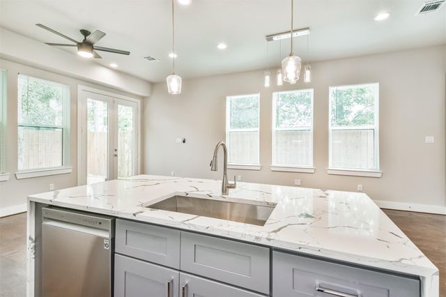 810 Mansfield Street, Houston, TX 77091