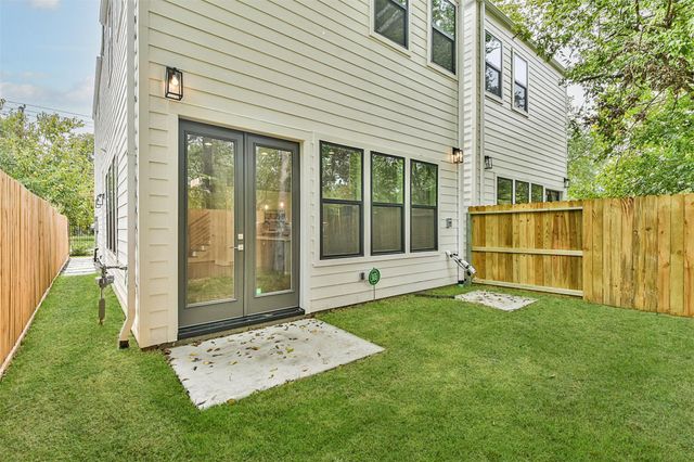 810 Mansfield Street, Houston, TX 77091