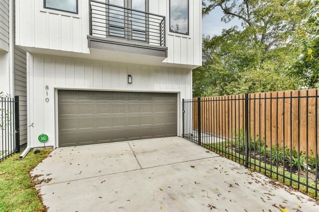 810 Mansfield Street, Houston, TX 77091