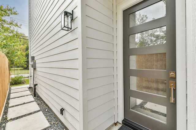 810 Mansfield Street, Houston, TX 77091