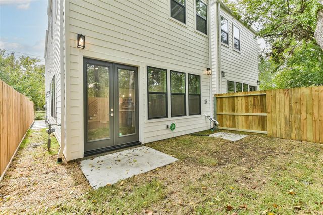 810 Mansfield Street, Houston, TX 77091