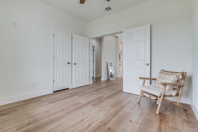 109 hidden hills, Floresville, TX 78114