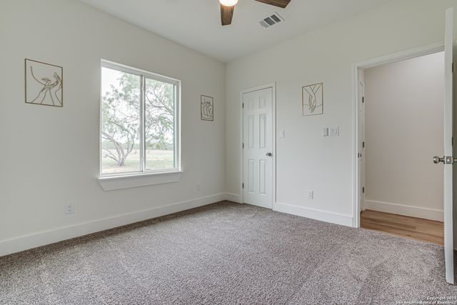 109 hidden hills, Floresville, TX 78114