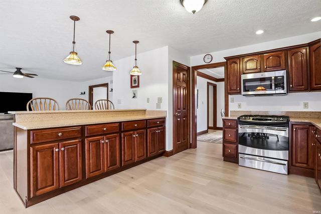 4266 Foxmoor Drive, Newburgh, IN 47630