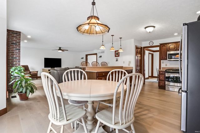 4266 Foxmoor Drive, Newburgh, IN 47630