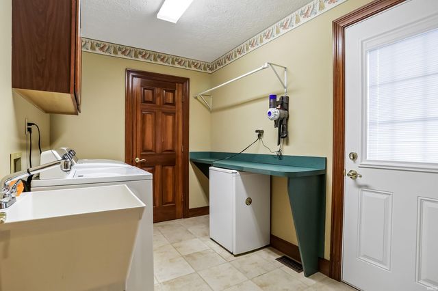 4266 Foxmoor Drive, Newburgh, IN 47630