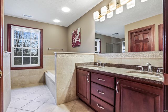 4266 Foxmoor Drive, Newburgh, IN 47630