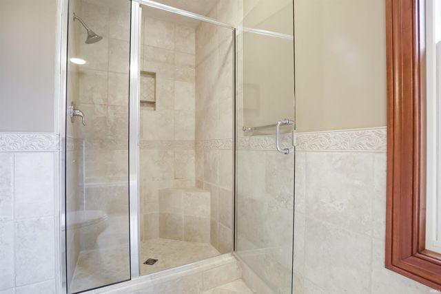 4266 Foxmoor Drive, Newburgh, IN 47630