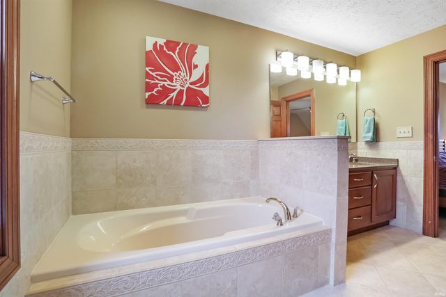 4266 Foxmoor Drive, Newburgh, IN 47630