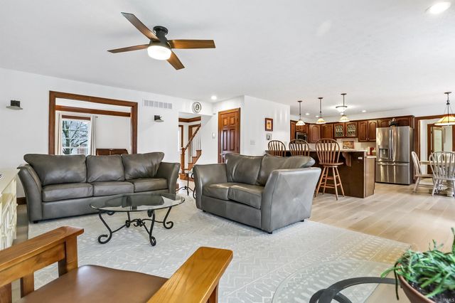 4266 Foxmoor Drive, Newburgh, IN 47630