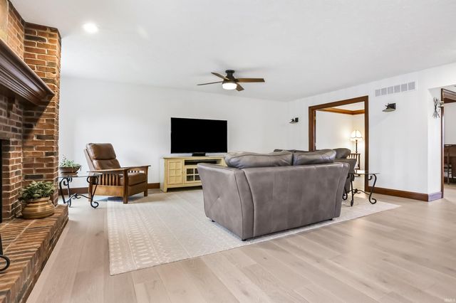 4266 Foxmoor Drive, Newburgh, IN 47630