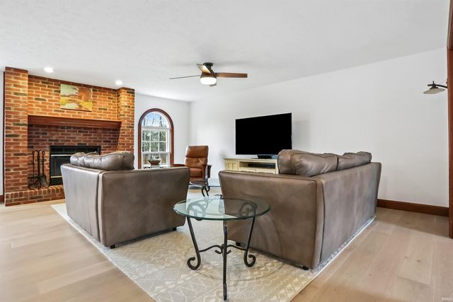 4266 Foxmoor Drive, Newburgh, IN 47630