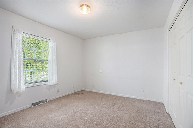 1000 W Villas Drive, Vicksburg, MI 49097