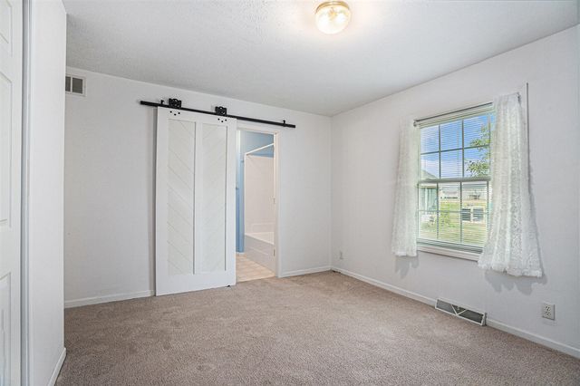 1000 W Villas Drive, Vicksburg, MI 49097