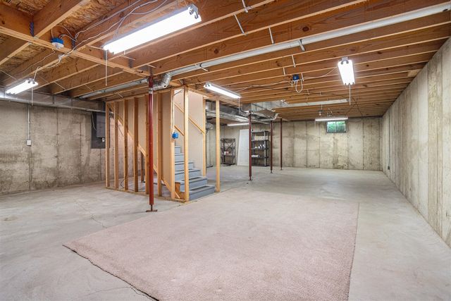 1000 W Villas Drive, Vicksburg, MI 49097