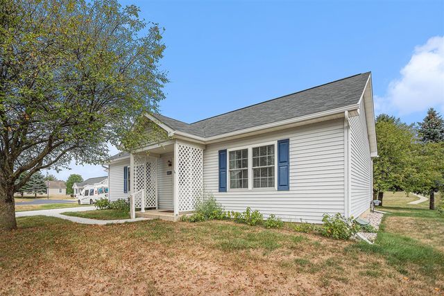 1000 W Villas Drive, Vicksburg, MI 49097