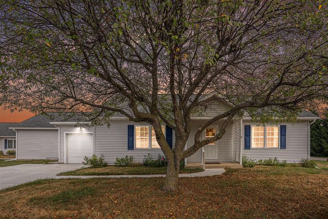 1000 W Villas Drive, Vicksburg, MI 49097