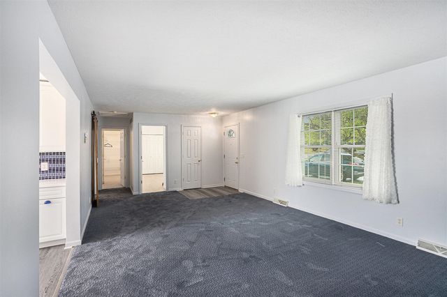 1000 W Villas Drive, Vicksburg, MI 49097