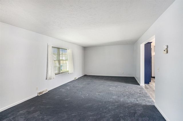 1000 W Villas Drive, Vicksburg, MI 49097