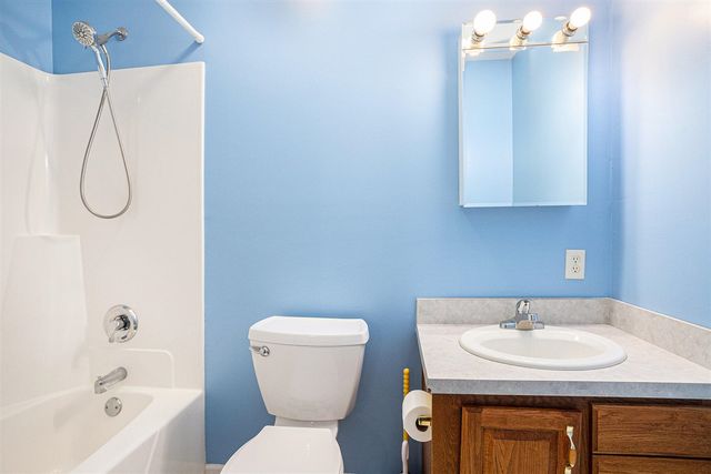 1000 W Villas Drive, Vicksburg, MI 49097