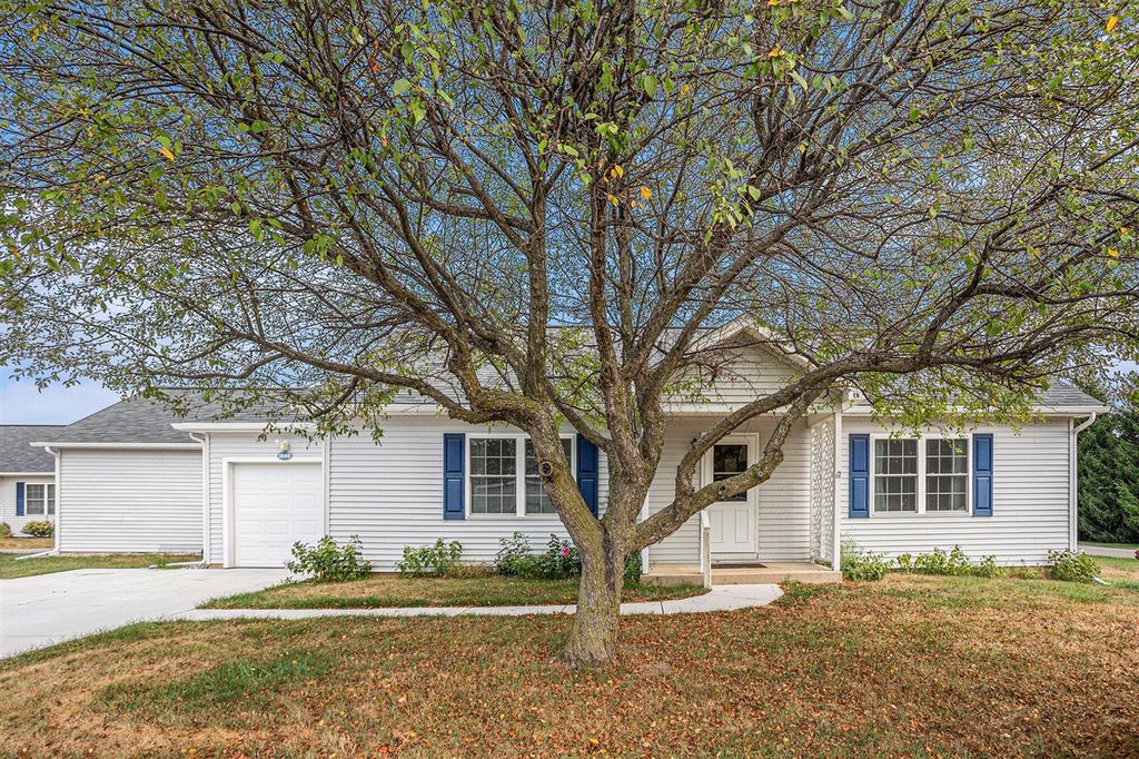 1000 W Villas Drive, Vicksburg, MI 49097