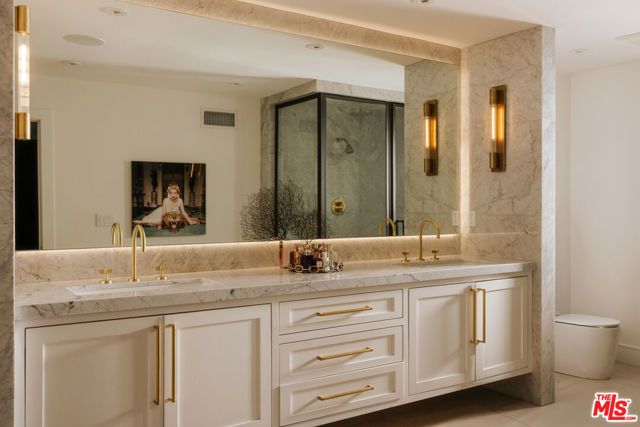 7825 Torreyson Drive, Los Angeles, CA 90046