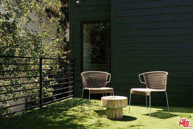 7825 Torreyson Drive, Los Angeles, CA 90046