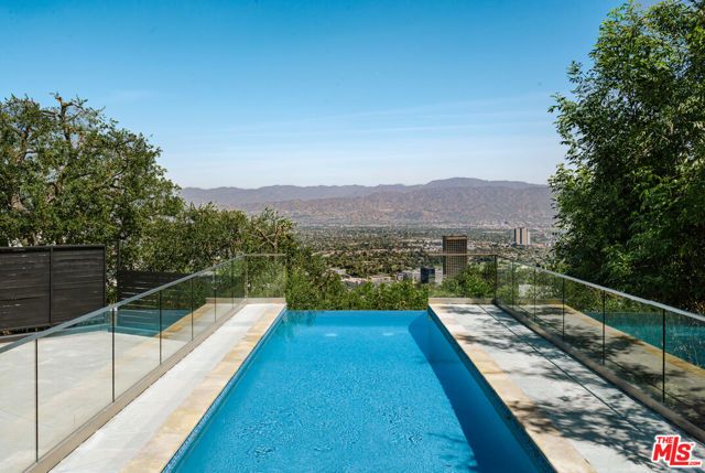 7825 Torreyson Drive, Los Angeles, CA 90046