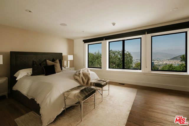 7825 Torreyson Drive, Los Angeles, CA 90046